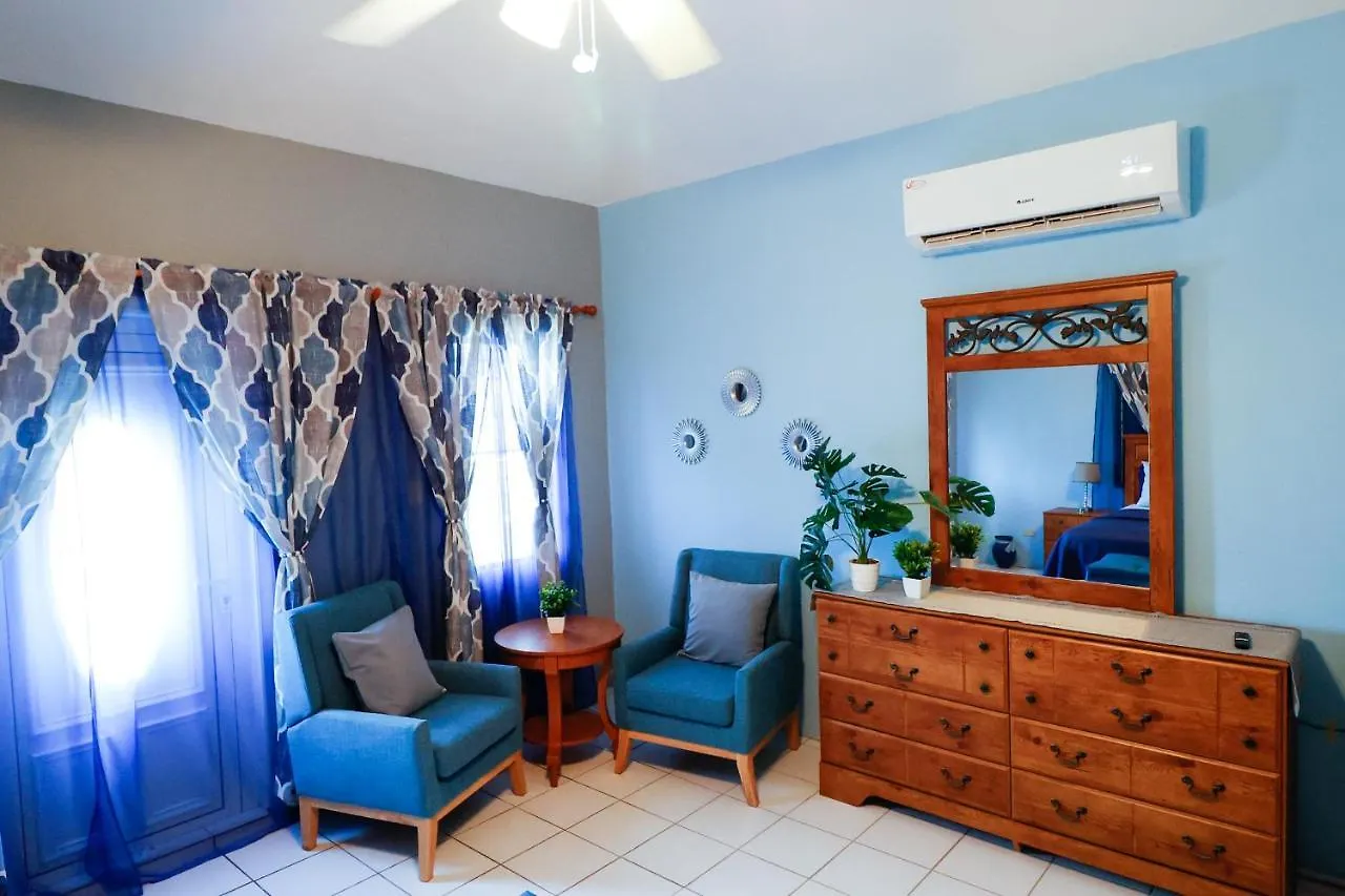 לינה וארוחת בוקר דה ואלי C&D Residential Penthouse 0*,  אנגווילה