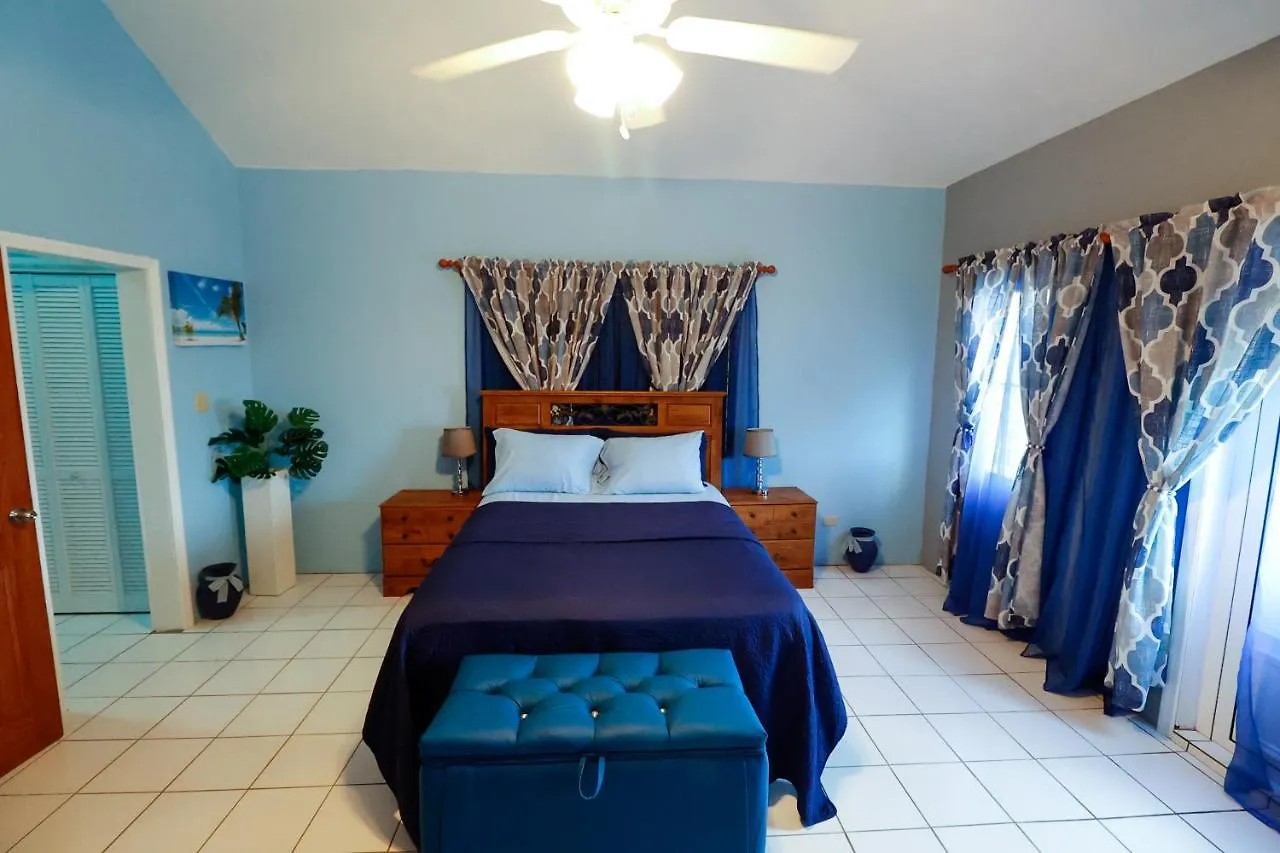 Frühstückspension Bed and Breakfast C&D Residential Penthouse The Valley Anguilla